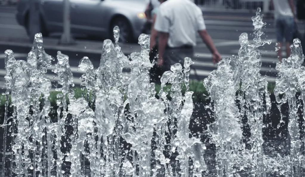 因拖欠污水處理費(fèi)，污水廠起訴縣政府索賠5.7億，當(dāng)?shù)財(cái)M回購化債